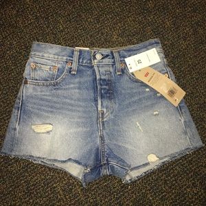 BRAND NEW Levi's Wedgie Fit Denim Shorts